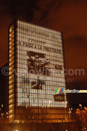 Il passe à la prostérité (1274x)