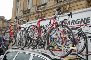 Caisse d'Epargne's Pinarello Prince bikes (1964x)