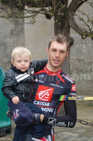 Arnaud Coyot (Caisse d'Epargne) and his son (2157x)