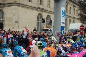 The flag for the start of Paris-Roubaix 2009 (1347x)