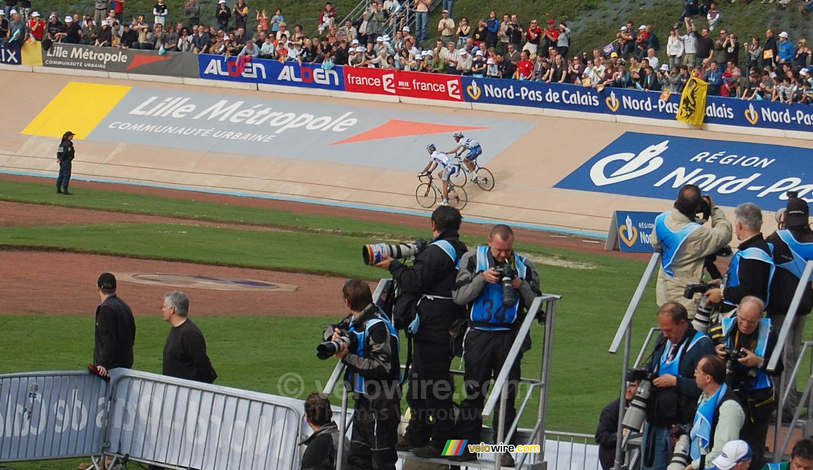 Filippo Pozzato (Katusha) feliciteert Tom Boonen (QuickStep)