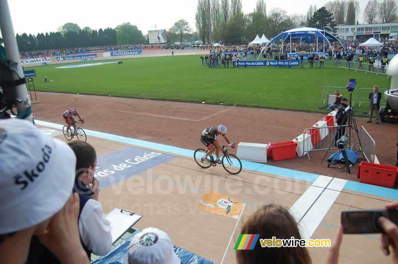 Thor Hushovd (Cervélo TestTeam) & Leif Hoste (Silence Lotto) bij de finish