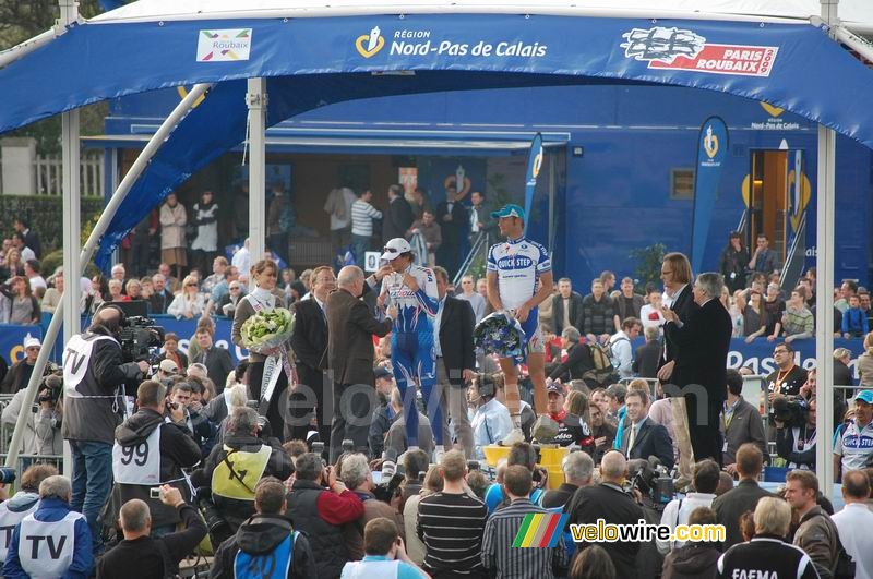 Filippo Pozzato (Katusha) krijgt de medaille voor de tweede plaats