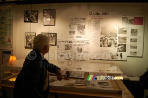 Raymond Poulidor looks at press clippings from his time as a professional cyclist (975x)