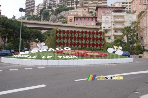 Rond point Monaco accueille le Tour (617x)