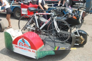 Un des sidecars avec un vélo (922x)