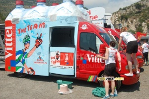 Un des packs d'eau (858x)