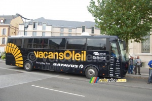 The Vacansoleil Pro Cycling Team bus (1530x)