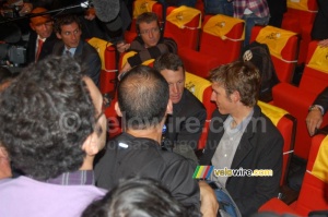 Lance Armstrong and Andy Schleck: almost impossible to take a picture (1338x)