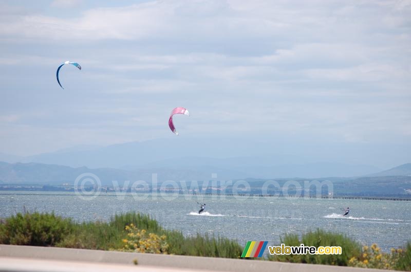 Kitesurfers (2)