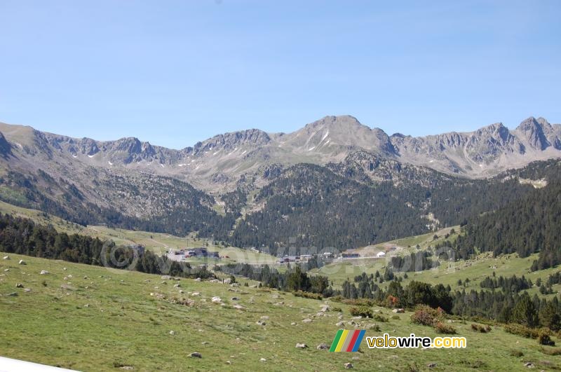 Uitzicht over een berglandschap