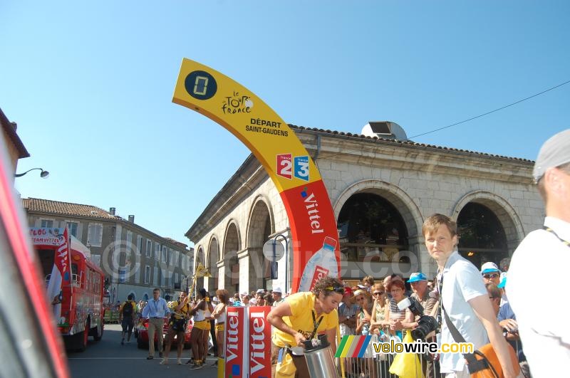 The start arch in Saint-Gaudens