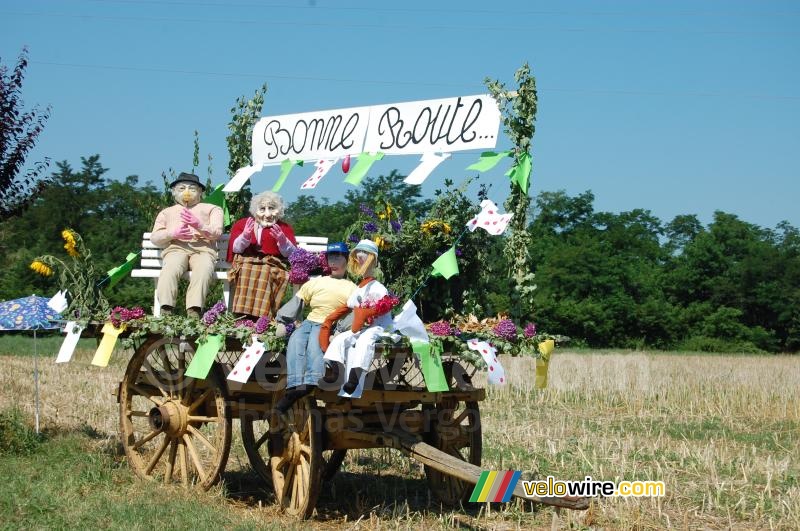 Le public souhaite le Tour bonne route !