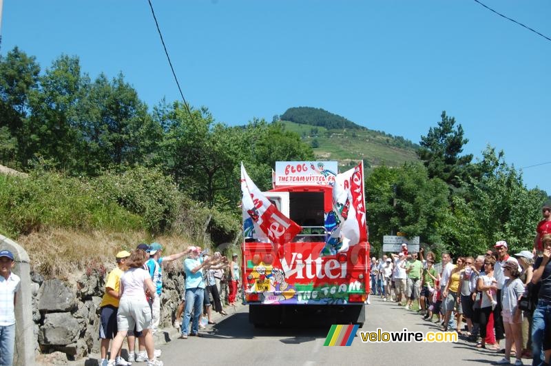 De Vittel-bus op weg naar de Col d'Aspin