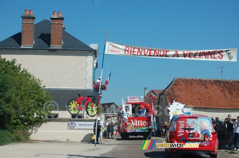 Vezinnes heet de Tour welkom