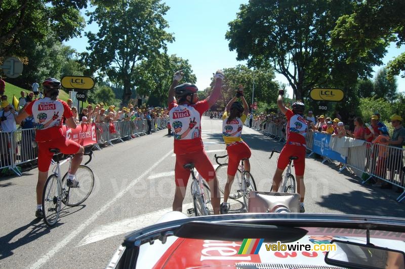 The Team Vittel viert haar aankomst in Vittel