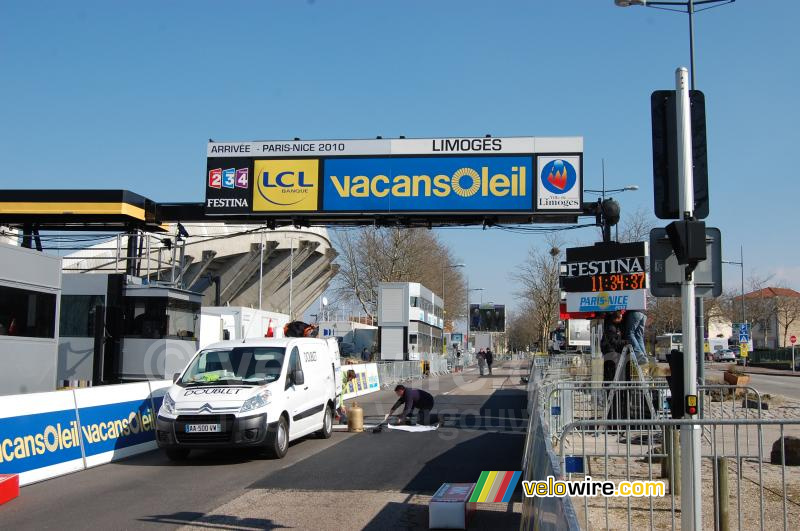 De voorbereiding van de finishlijn