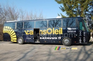 Le bus de Vacansoleil Pro Cycling Team (692x)