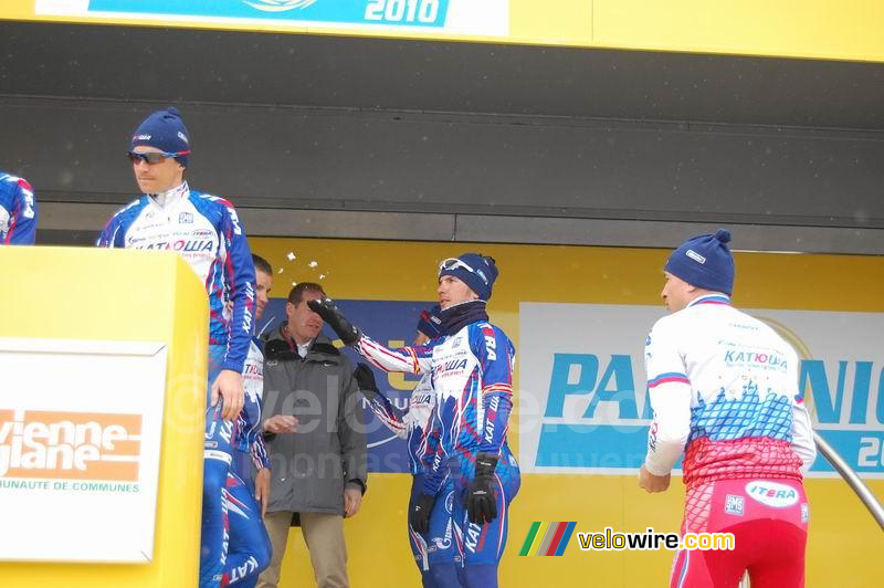 Bij Katusha spelen ze met sneeuw!