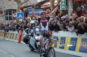 Xavier Tondo (Cervélo TestTeam) remporte l'étape à Tourrettes-sur-Loup (2) (586x)