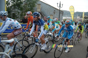 The riders leave the start (3) (945x)