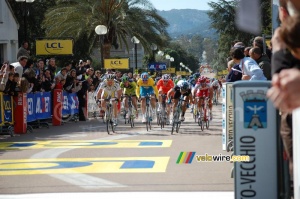 Russell Downing (Team Sky) gives all he has to win the sprint in Porto-Vecchio (984x)