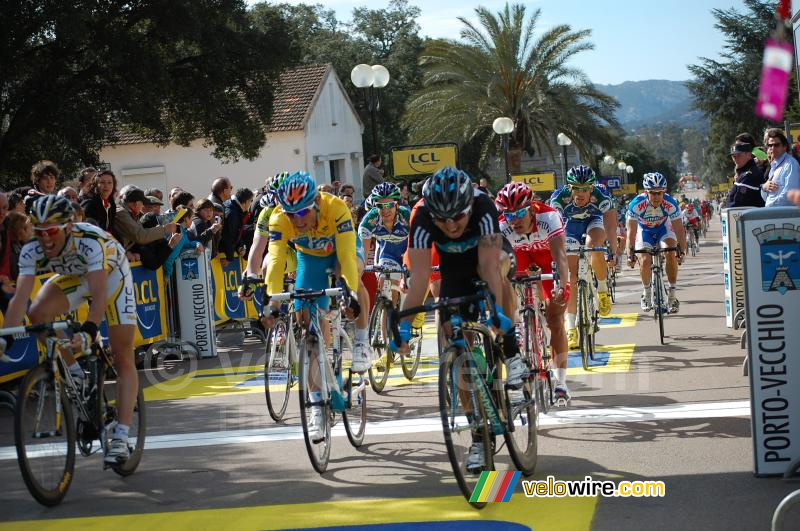 Russell Downing (Team Sky) wint de tweede etappe voor Michael Albasini en Pierrick Fédrigo (1)