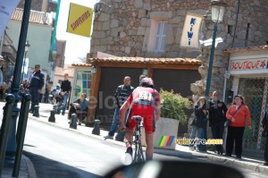 Florian Stalder (BMC Racing Team) dans le centre de Porto-Vecchio (867x)