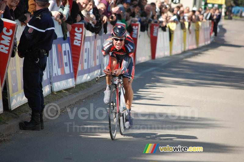 Rigoberto Uran (Caisse d'Epargne) bij de finish