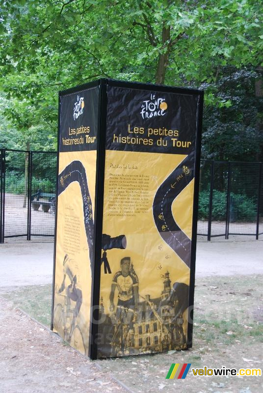 Totem Les petites histoires du Tour in het Village Départ