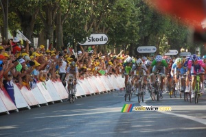 Le sprint est lancé pour l'arrivée à Reims (758x)