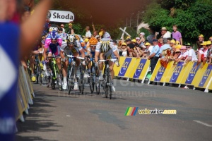 Mark Cavendish (HTC-Columbia) démarre le sprint (596x)