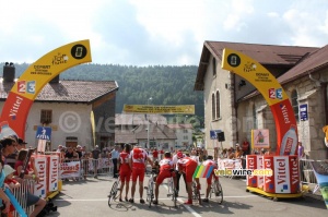 The Team Vittel au départ de l'étape (754x)