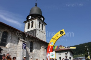 The start arch next to the church of Bois d'Amont (657x)