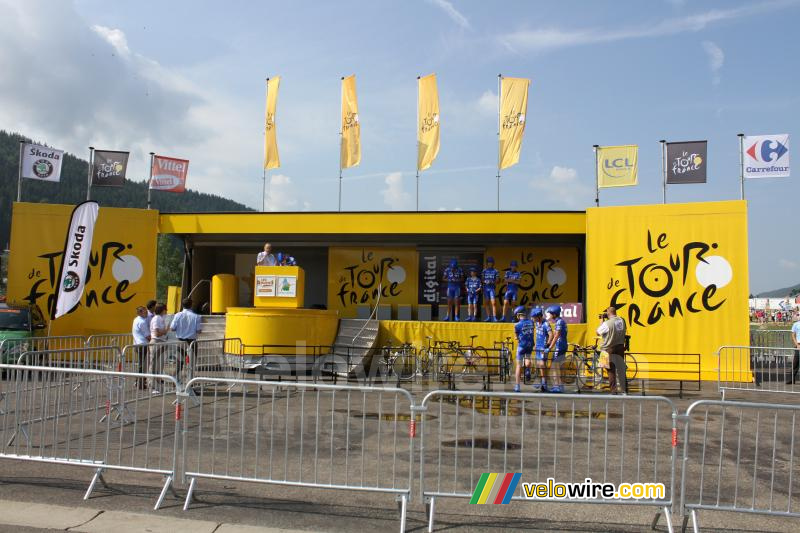 Het signeerpodium van de Tour