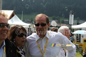 Christian Prudhomme in the soap bubbles (994x)