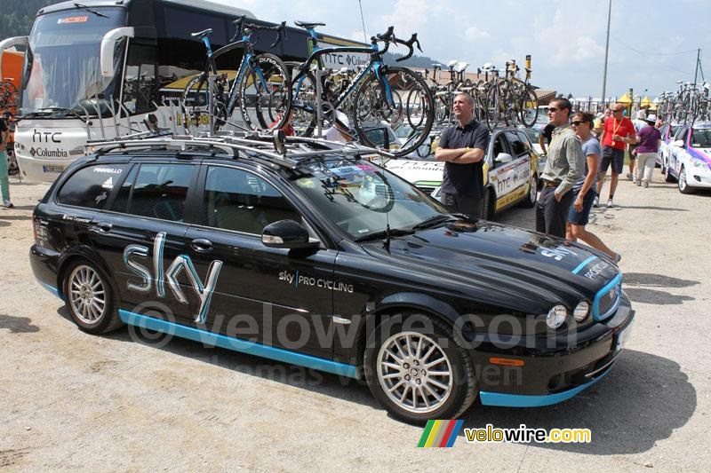 De Jaguar van Team Sky
