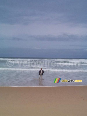 [Lacanau] Cédric ... c'est ça la mer ? En fait c'est que de l'eau ! (324x)