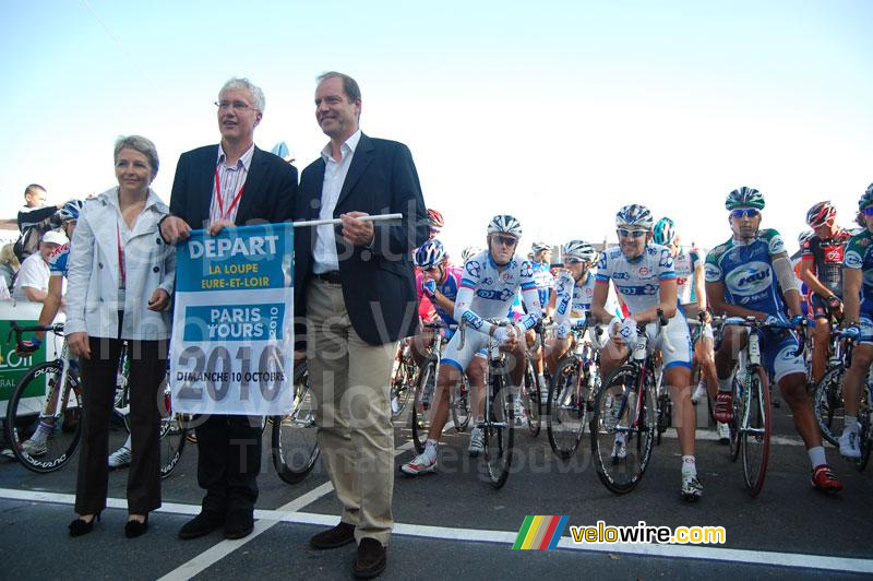 Het vertrek van Parijs-Tours 2010 in La Loupe