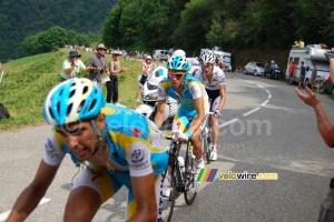 Daniel Navarro & Alberto Contador (Astana) & Andy Schleck (Team Saxo Bank) (2) (938x)