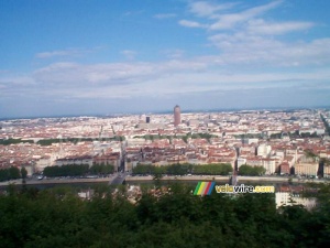 [Weekend Lyon] Lyon avec au milieu 'le crayon', Crédit Lyonnais (267x)