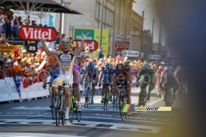 Mark Cavendish (HTC-Columbia) remporte l'étape (403x)