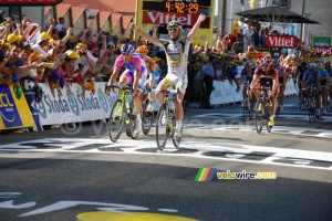 Mark Cavendish (HTC-Columbia) remporte l'étape (3) (541x)