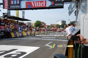 Pierrick Fédrigo (Bbox Bouygues Telecom) remporte l'étape à Pau (358x)