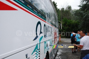 The Omega Pharma-Lotto bus is being washed (782x)