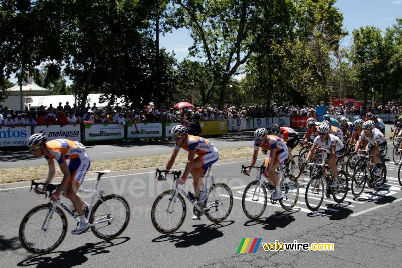 Peloton met aan kop Jos van Emden, Coen Vermeltfoort & Pieter Weening (Rabobank)