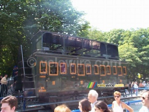 [Le train capitale] Voiture de banlieue à impériale ouverte Ouest (441x)