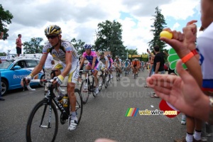 Le peloton amené par Kanstantsin Sivtsov (502x)