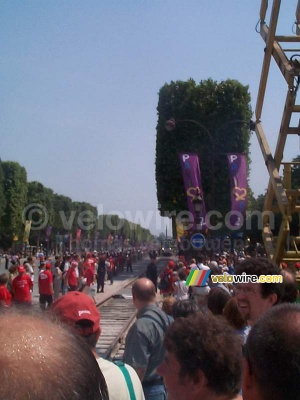 [Le train capitale] Le train (le nouveau Corail Téoz) arrive (377x)