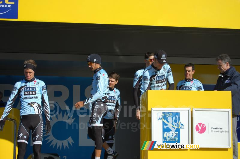 De Saxo Bank-Sungard ploeg bij de handtekeningencontrole